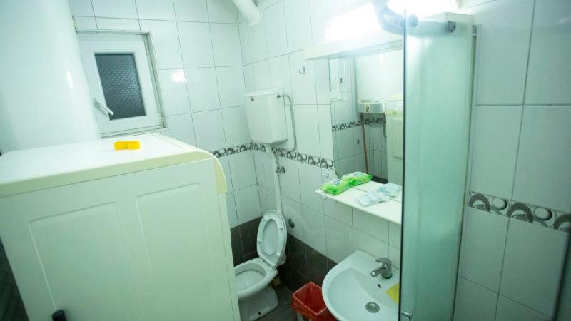 Private Cozy Room 1 With Shared Kitchen In Appartment, Downtown Belgrado Esterno foto